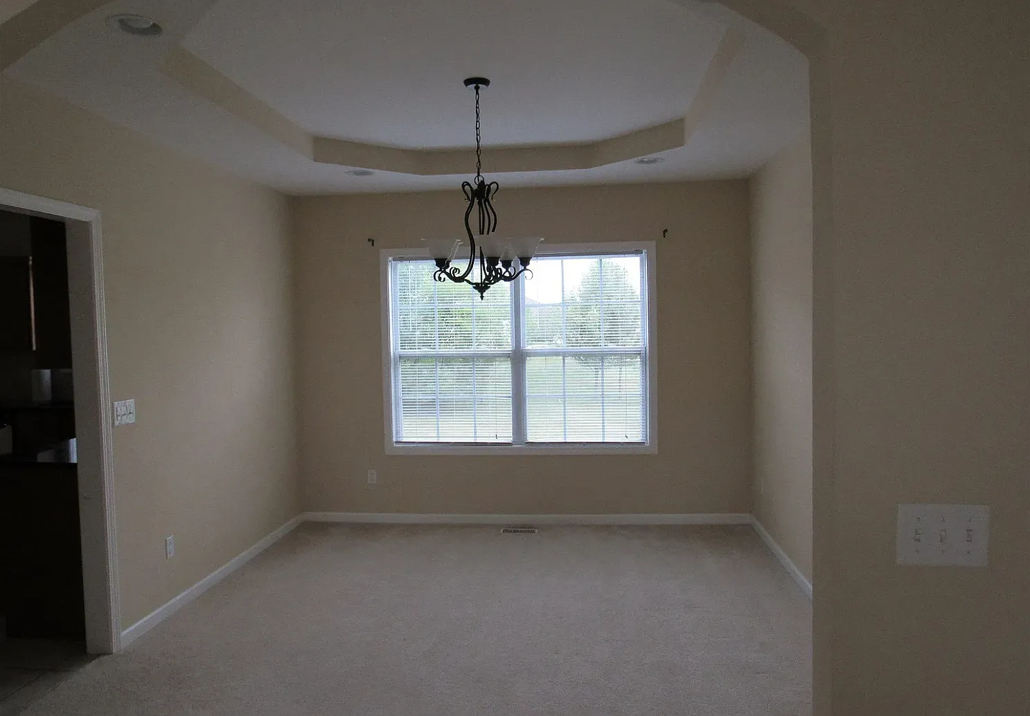 4 bed, 2962 sqft, $3,200 — Photo 2