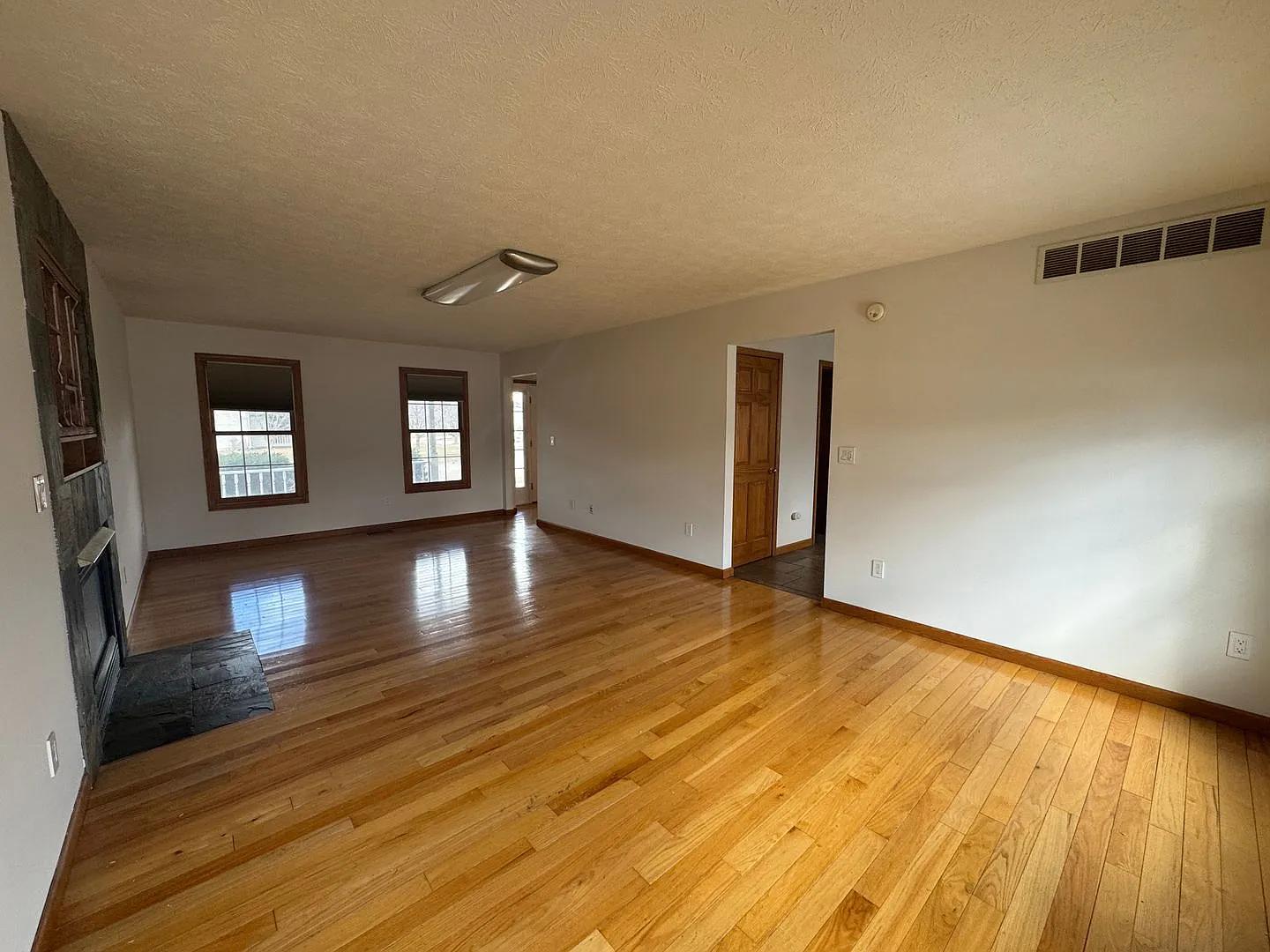 Coming Soon: 5 Bedroom / 3.5 Bathroom Home Located At 2047 Parkside Dr. In Columbus, In — Photo 4