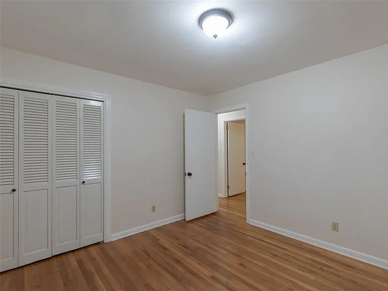 1110 Grimes Bridge Rd — Photo 19