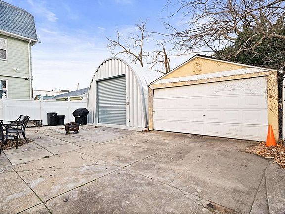 4th image of 9211 107th St