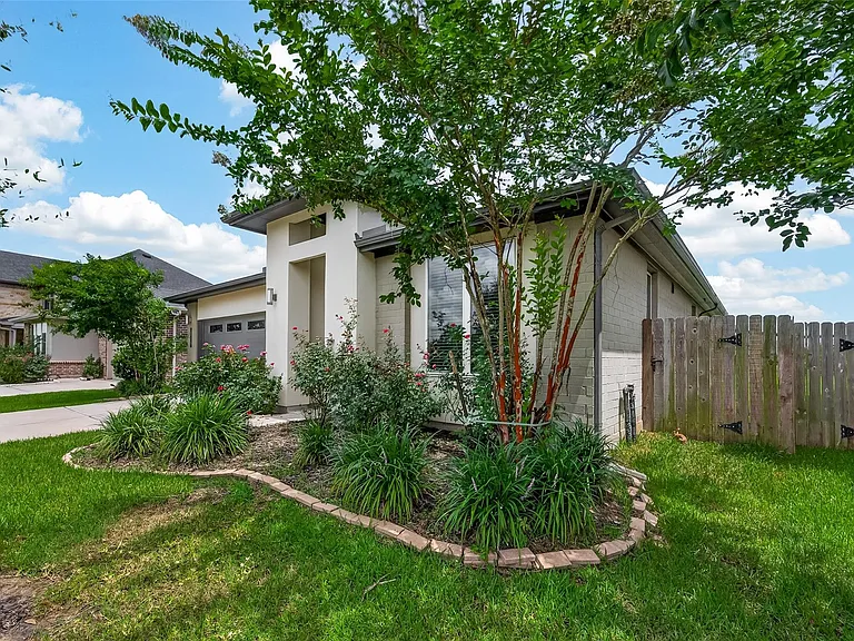 28419 Hazel Trl — Photo 5