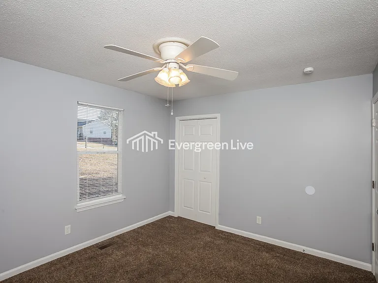 410 Clyde Ct — Photo 10