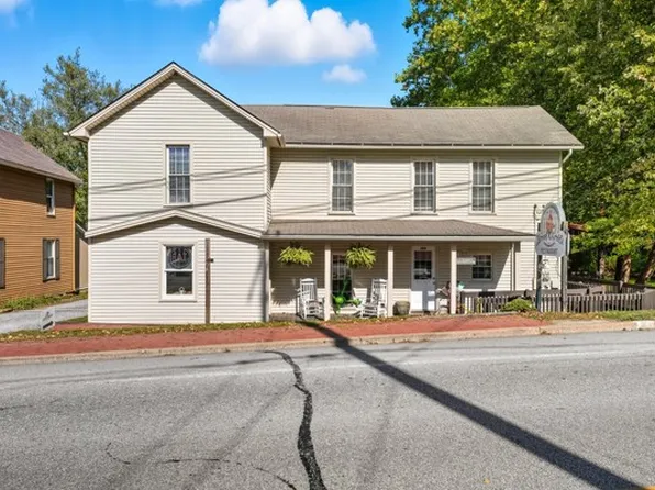 300 Main St, Volant, PA 16156