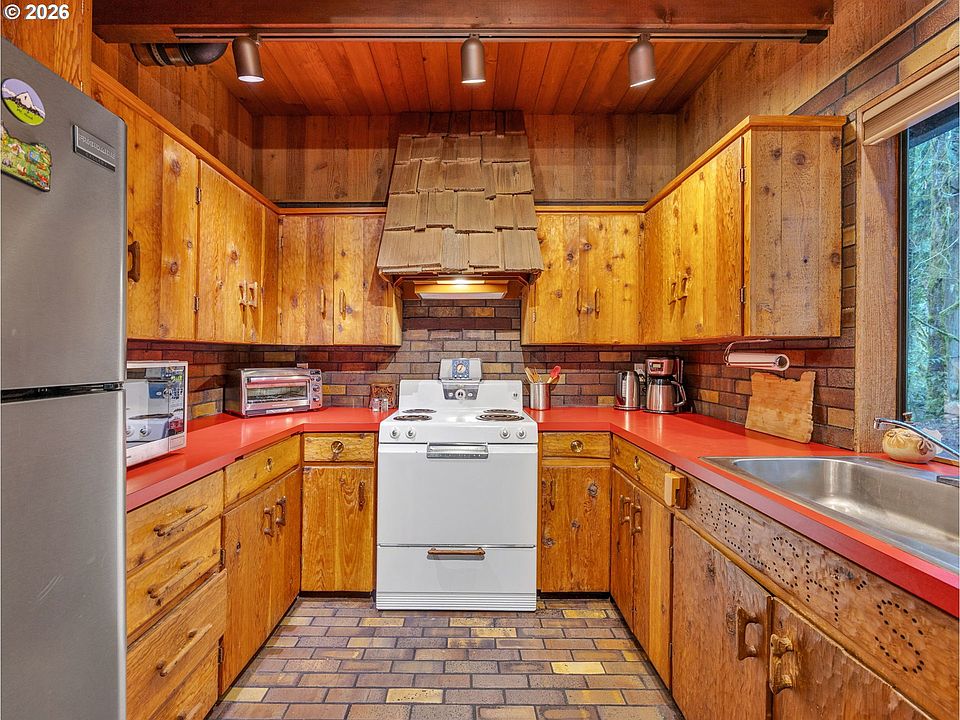 14th image of this home