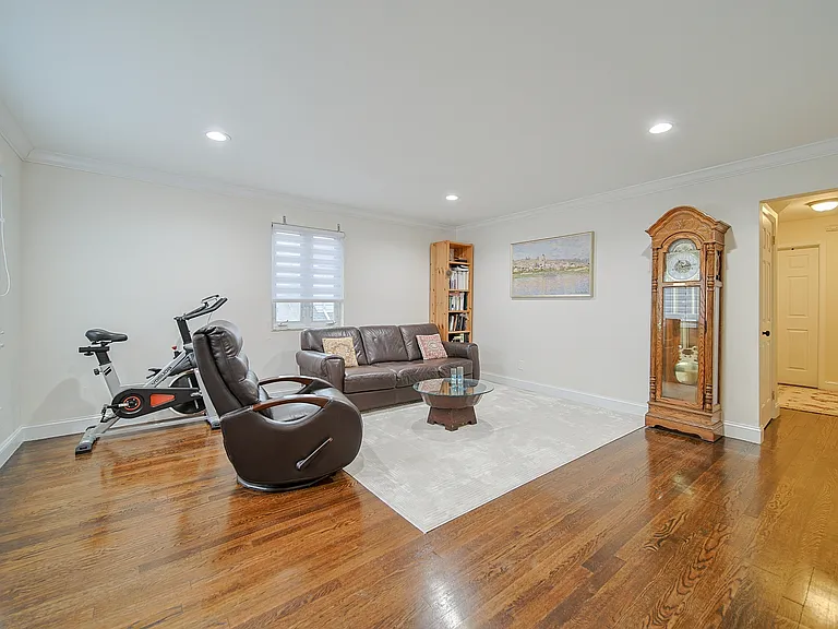 2244 Linwood Ave #1 — Photo 5