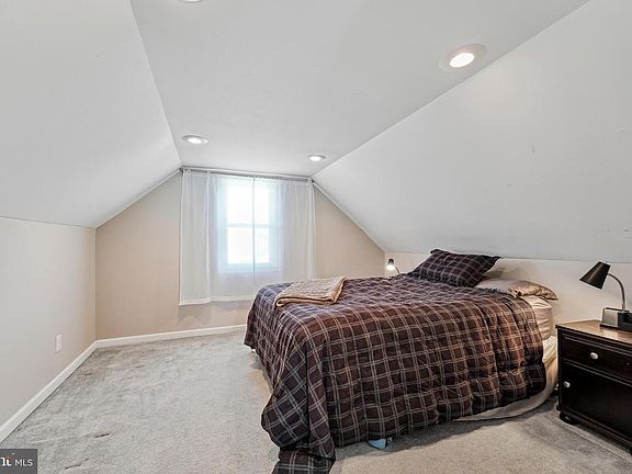 3rd image of 203 N Huron Dr