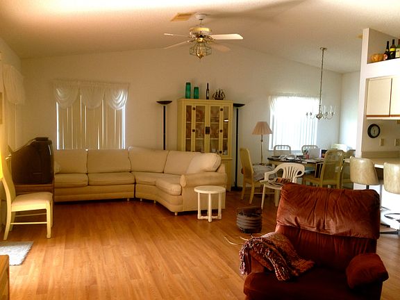 Spacious living room