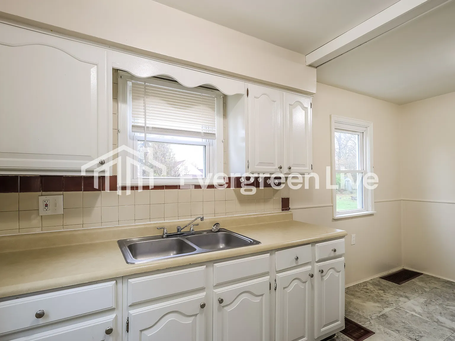 3 bed, 1.0 bath, 1207 sqft, $1,595 — Photo 4