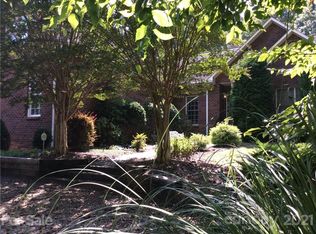 215 Winding Shore Rd, Troutman, NC 28166