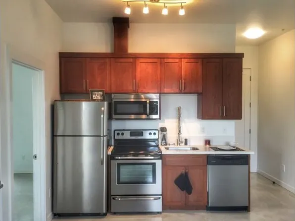 Apply the same day you view and receive 1st month free rent!, 4326 N Mississippi Ave #304, Portland, OR 97217