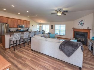 3802 Creekside Dr, Waukesha, WI 53189