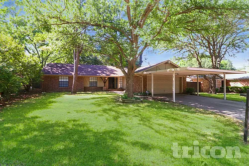 1020 Almond Dr Photo 1