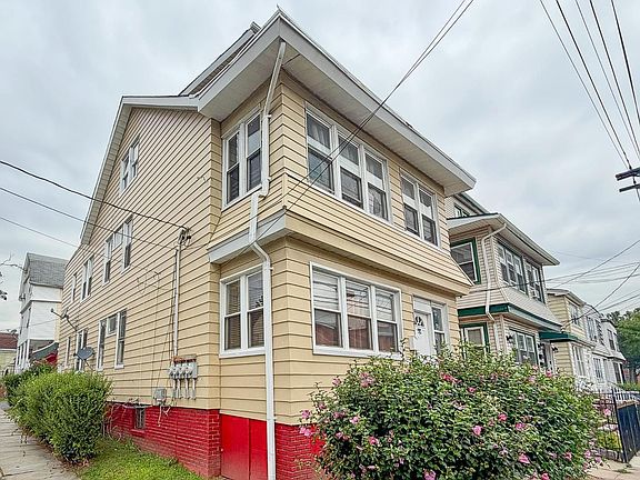 4th image of 231 Myrtle Ave