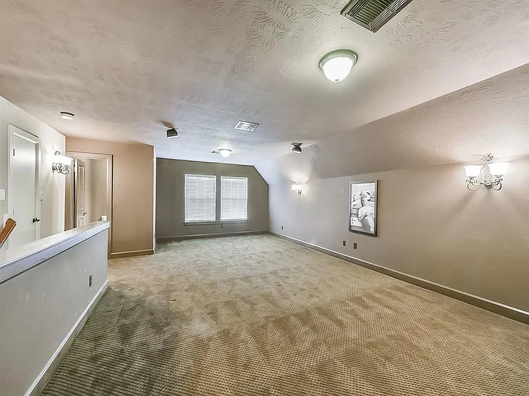 19610 S San Gabriel River Cir — Photo 41