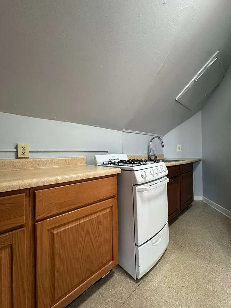 Studio, $1,400 — Photo 2