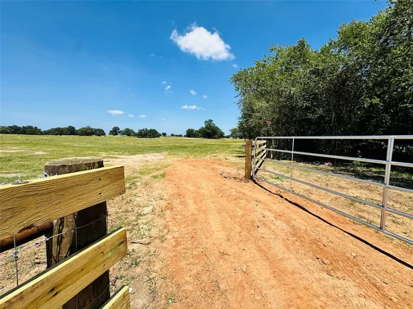 9821 W Us Highway 90, Flatonia, TX 78941