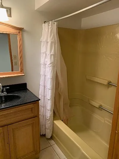 904 Country Club Dr #D — Photo 3