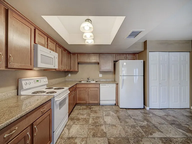 3301 W Loma Ln #1 — Photo 9