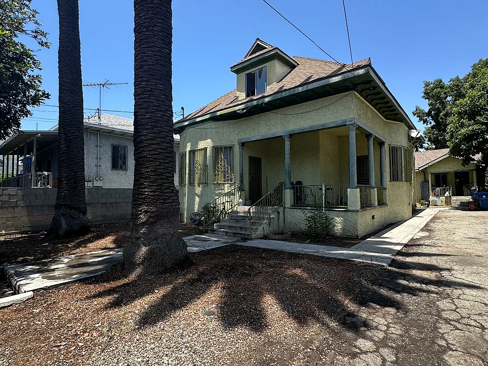 1639 W 11th Pl