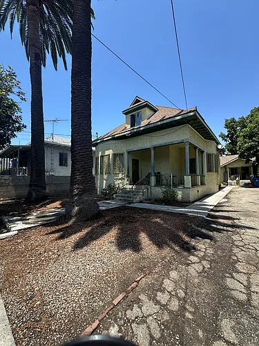 1639 W 11th Pl Photo 1