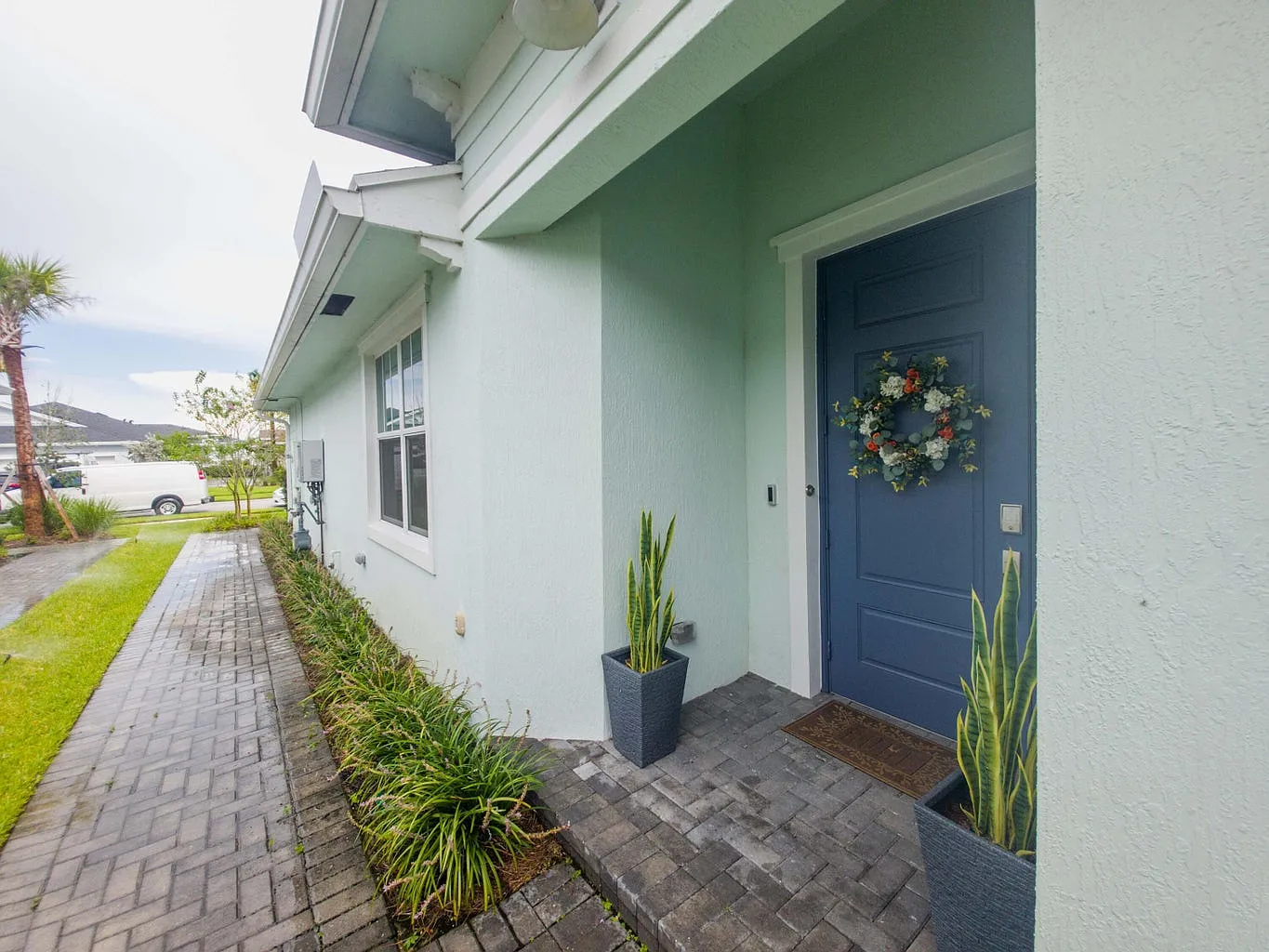 3 bed, 1952 sqft, $3,495 — Photo 1