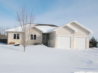 1009 70th St SE, Minot, ND 58701