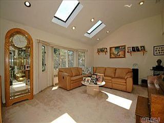 2nd image of 1194 Julia Ln
