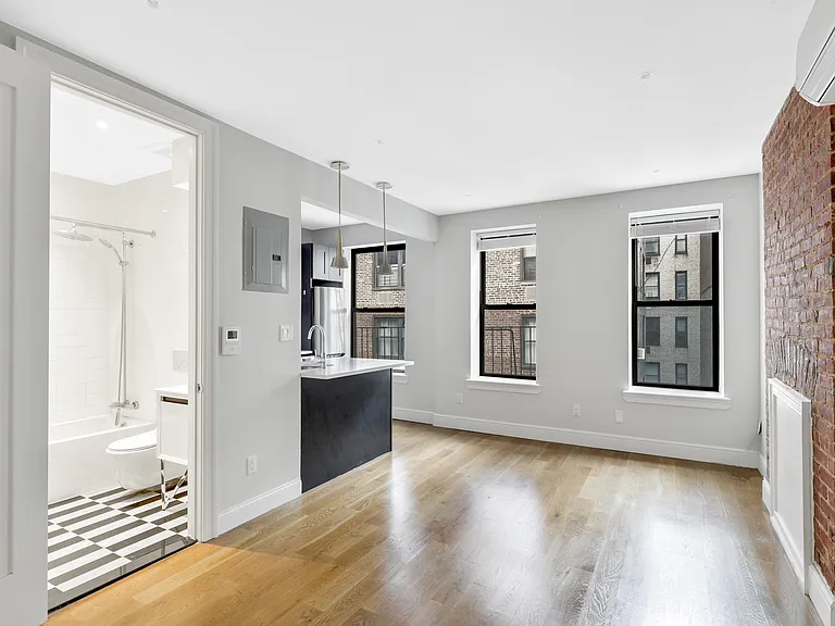 218 E 74th St #5R — Photo 2