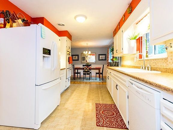 5th image of 217 S Xenia Dr