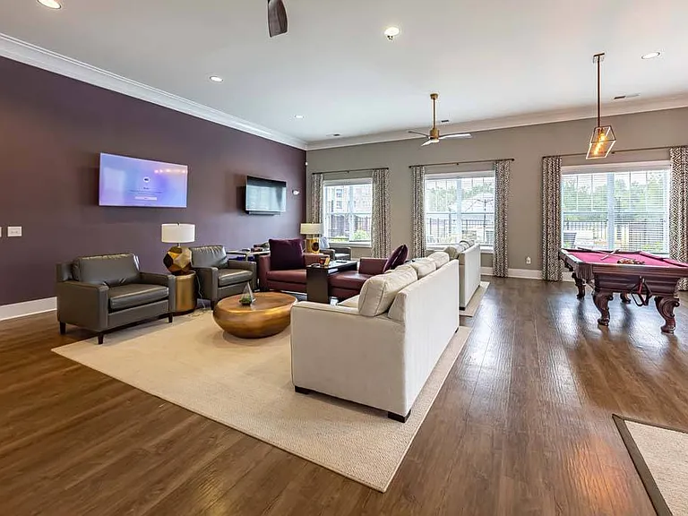 Foxwood Apartments — Photo 64