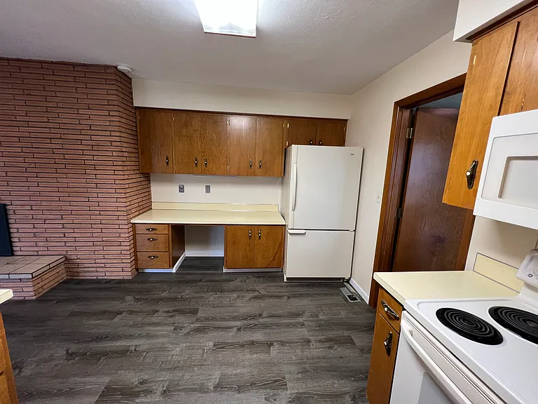 266 NW Douglas St — Photo 24