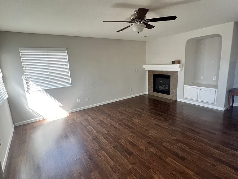 1744 Newark Ln — Photo 4