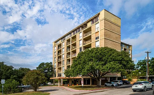 Four Oaks Apartments Photo 1