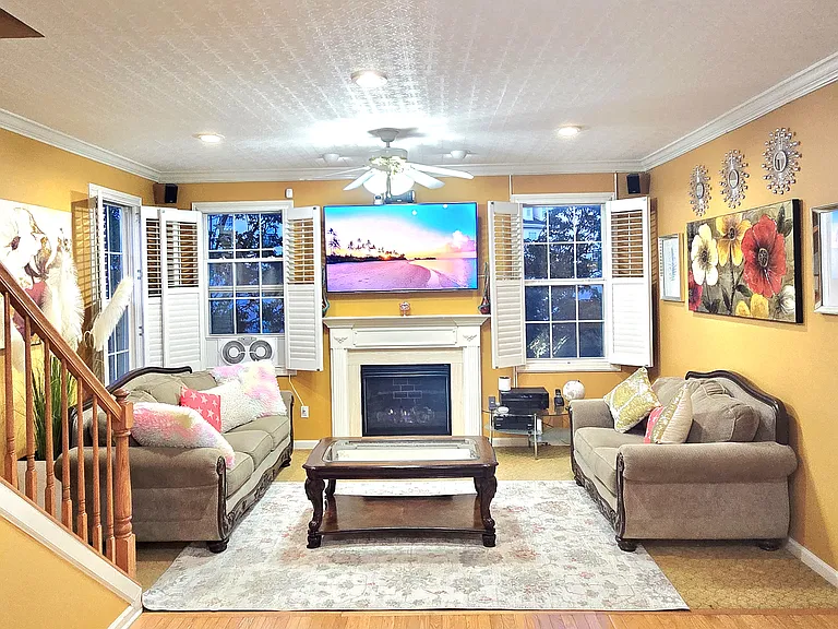 324 Winthrop Dr — Photo 3