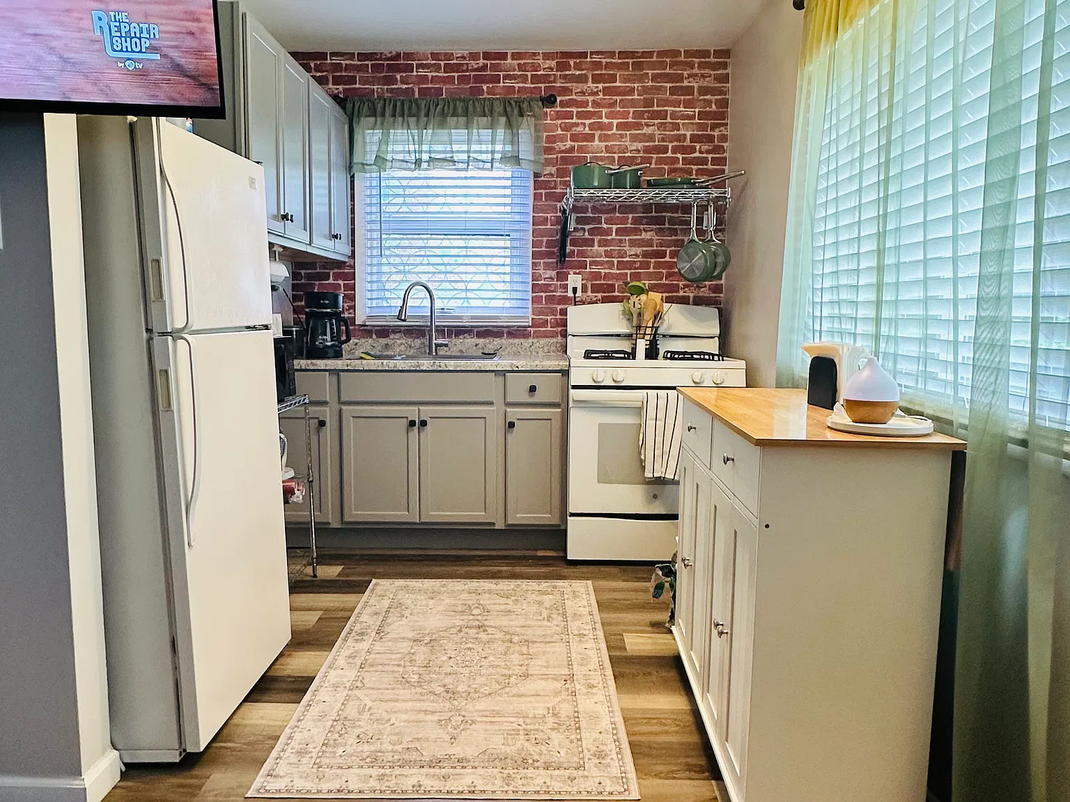 2 bed, 800 sqft, $1,400 — Photo 2