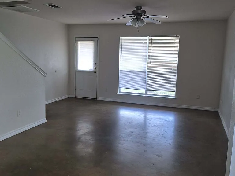 4004 Cambridge Dr #D — Photo 9