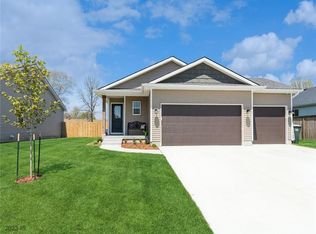 305 Big Blue Stem Dr, Monroe, IA 50170