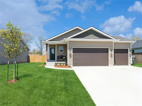 305 Big Blue Stem Dr, Monroe, IA 50170