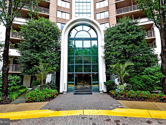 2nd image of 10101 Grosvenor Pl APT 208