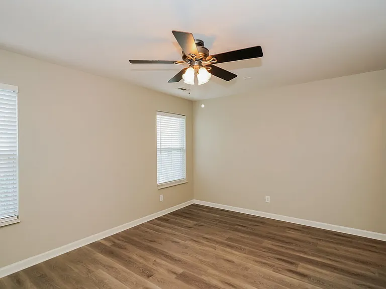 2145 Erin Ln — Photo 9