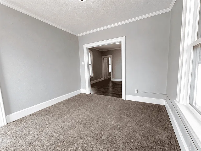 4032 Lewis Ave — Photo 8
