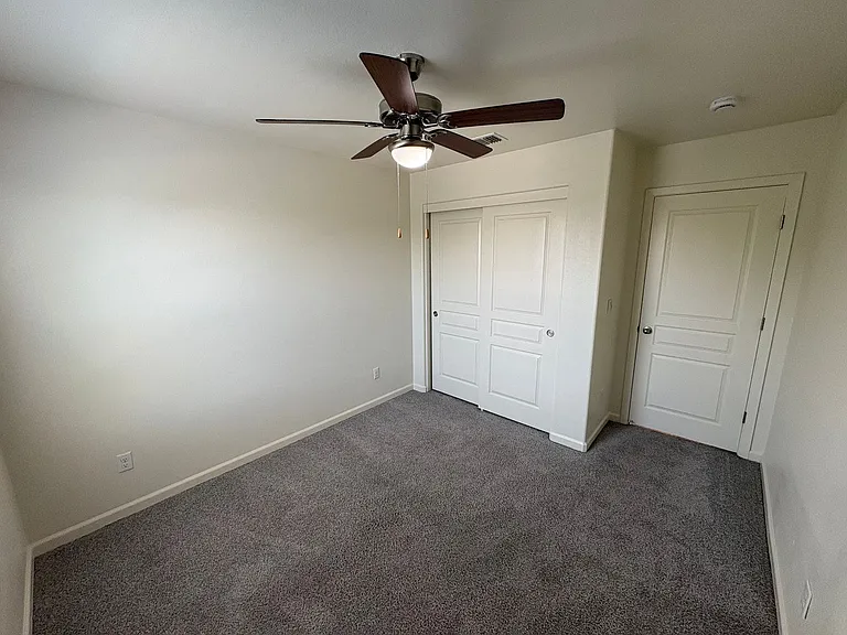 641 S Laguna St — Photo 33