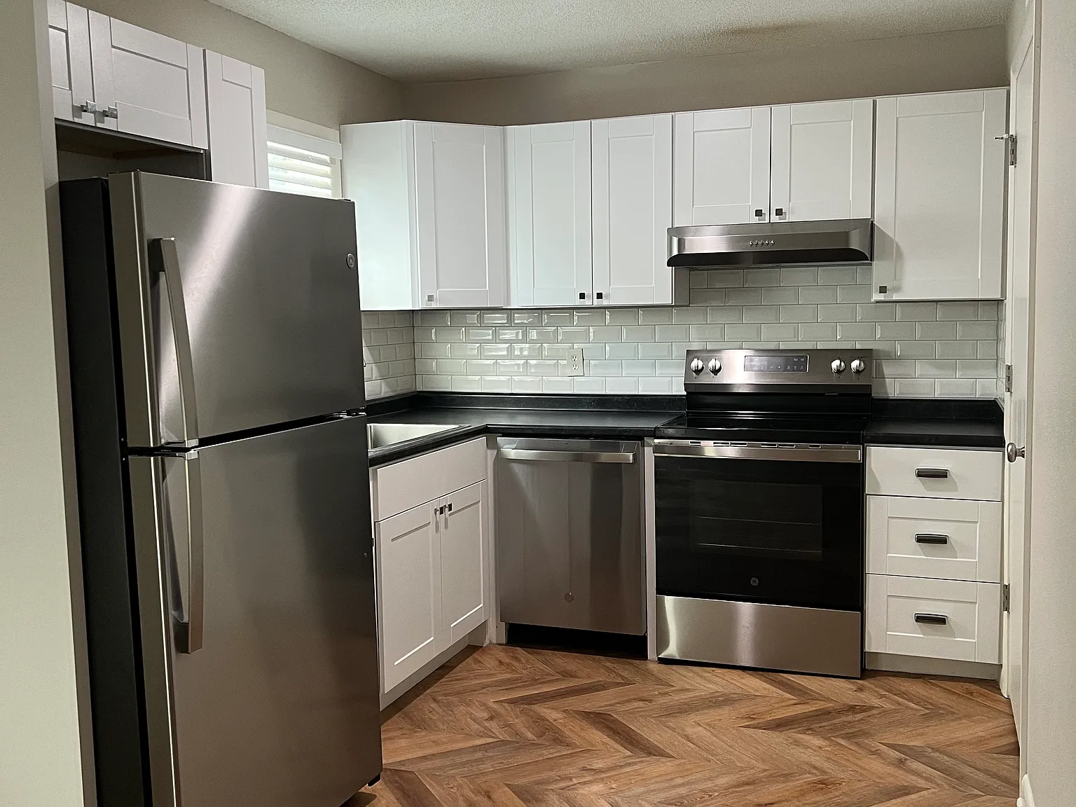 2 bed, 1.5 bath, 1040 sqft, $1,100 — Photo 4