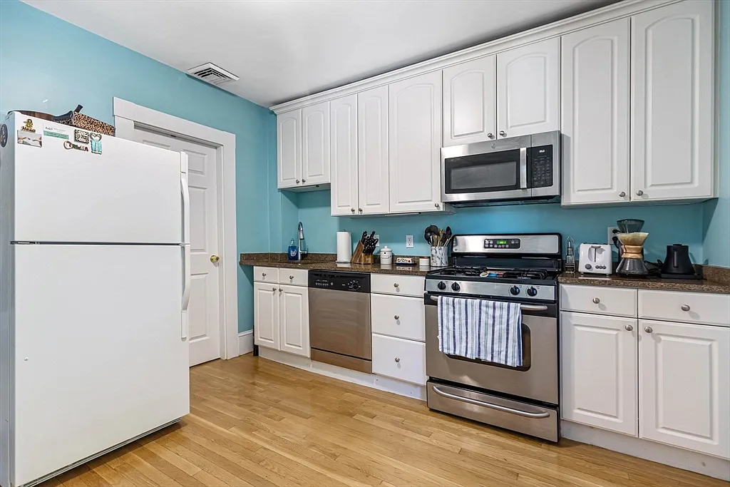 Building Photo - 79 Alder St #2