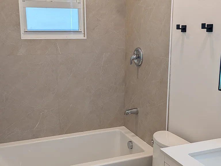 382 SW Voltair Ter — Photo 6