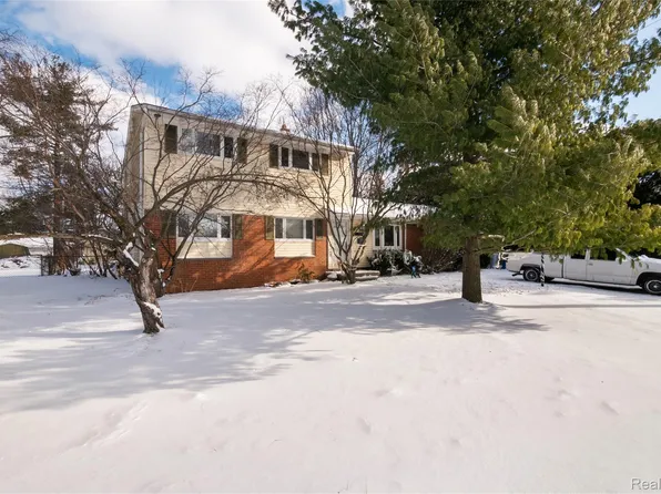 3520 Warringham Ave, Waterford, MI 48329