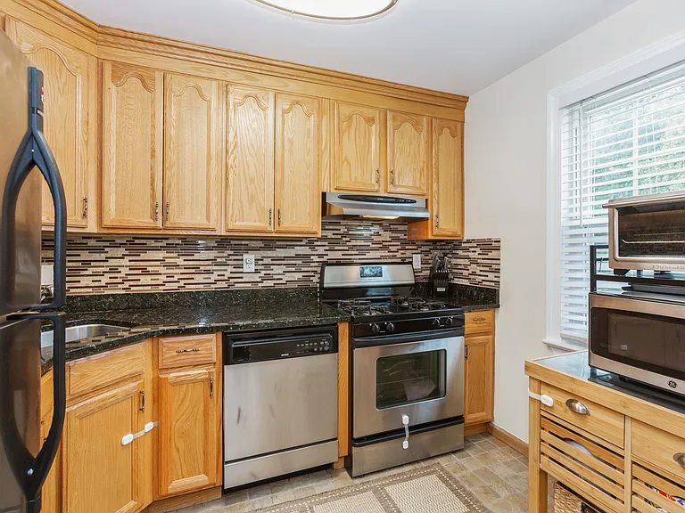 390 Morris Ave #29 — Photo 10