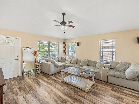 4th image of 1800 Saint Mary Dr