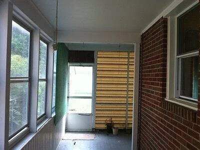 3 bed, 1.0 bath, $1,025 — Photo 2