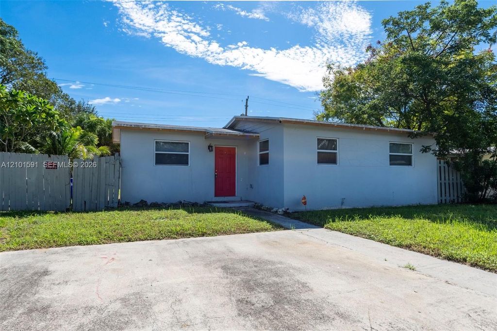 2340 NE 3rd Ave, Pompano Beach
